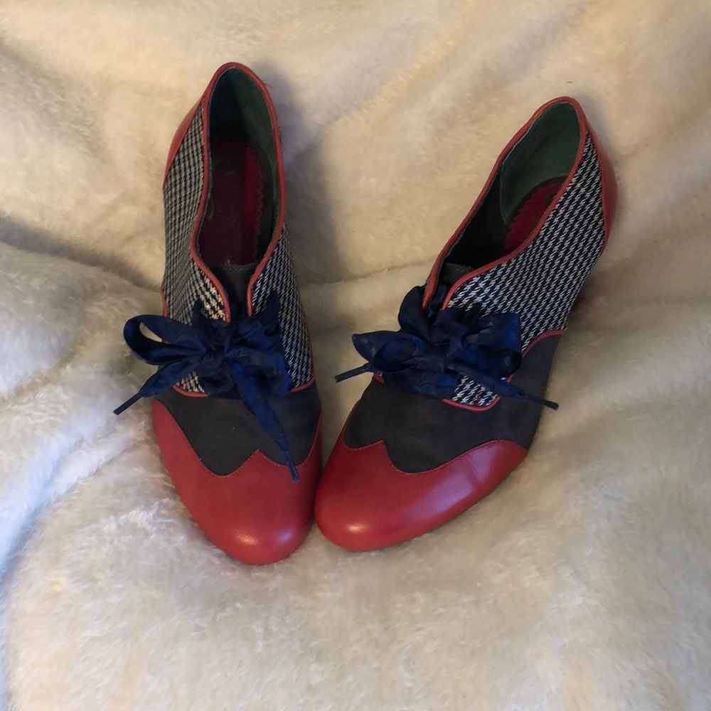 Poetic License Red and Navy Pumps
